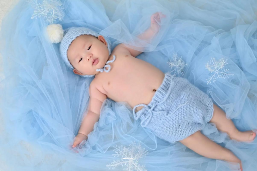 固始宝宝从床上掉下来